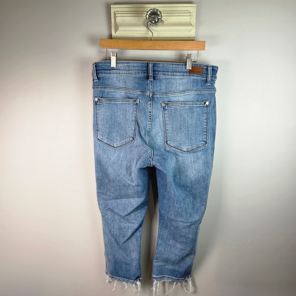 Judy Blue Capri Jeans Womens 14W Blue Excellent Distressed Frayed Hem Denim - Picture 2 of 12